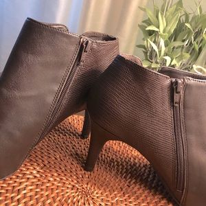 Alfani NWOT size 11 brown booties